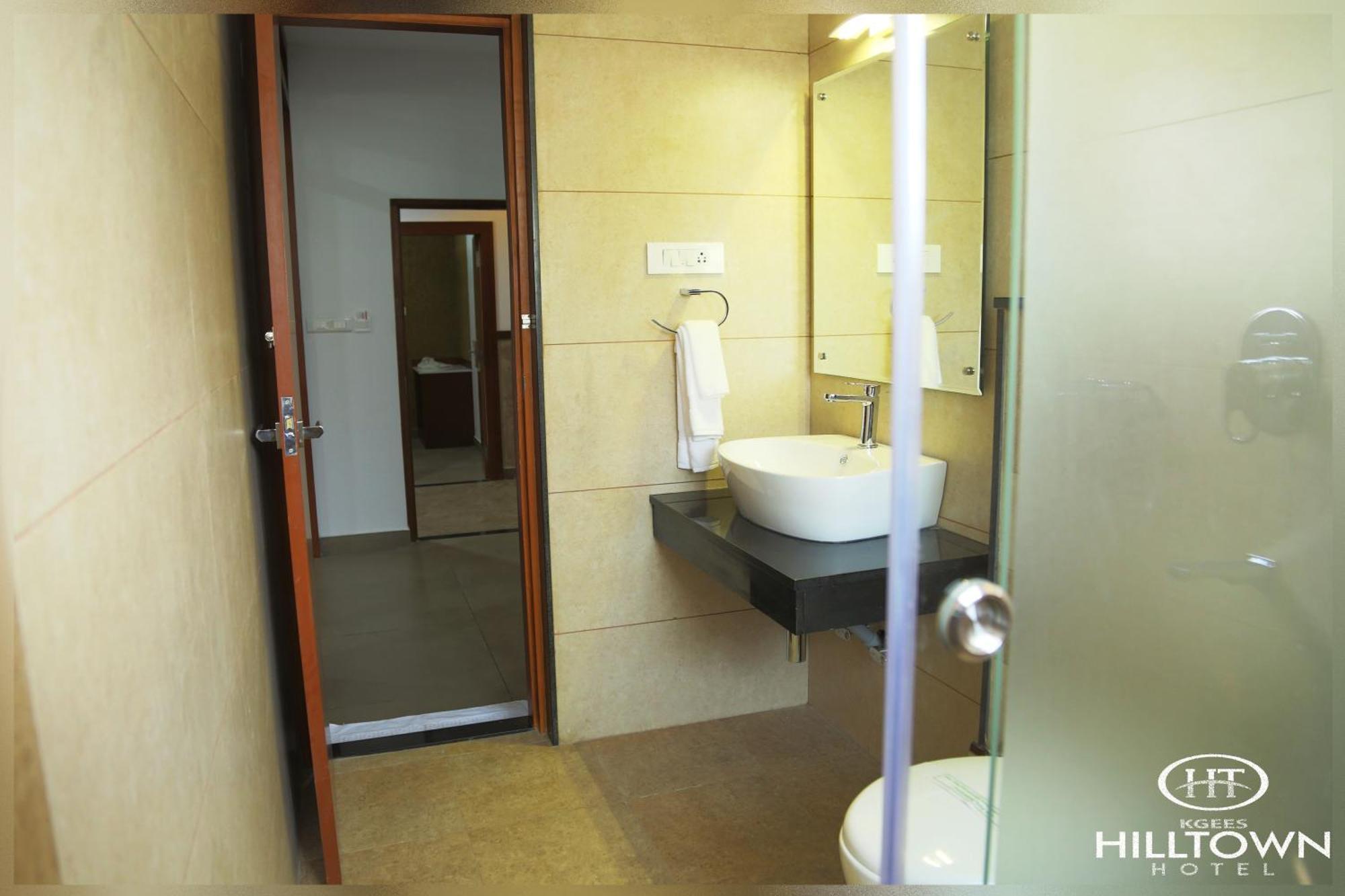 Kgees - Hill Town Hotel Kattappana Dış mekan fotoğraf